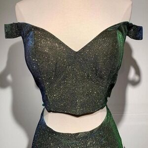 Stunning emerald green glitter two-piece formal gown set by Chicas